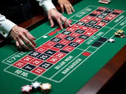 Antarmuka Blackjack di mobile sultantoto menampilkan kartu dealer, kartu pemain, dan tombol aksi